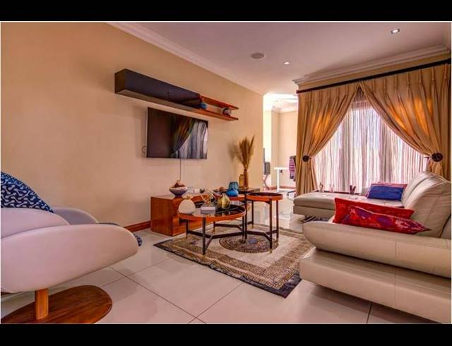 4 BEDROOM HOUSE FOR SALE IN GLEN EAGLE ESTATE